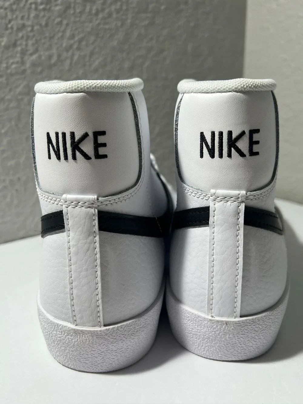 Nike Blazer Mid ’77 GS high top White Black Team Orange DA4086-100 Youth size 7Y